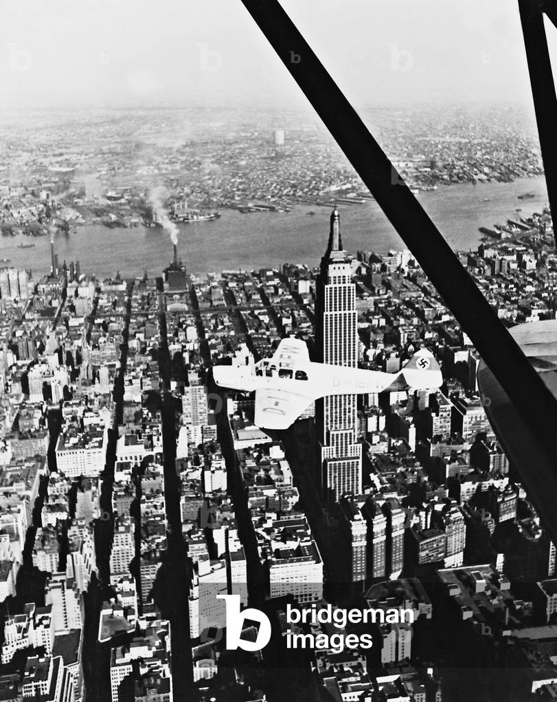 'Taifun' above New York, 1940 (b/w photo)
