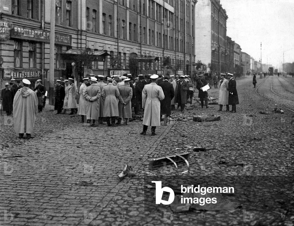 Bomb attempt on the Russian Minister Plehve, 1904 (b/w photo)
