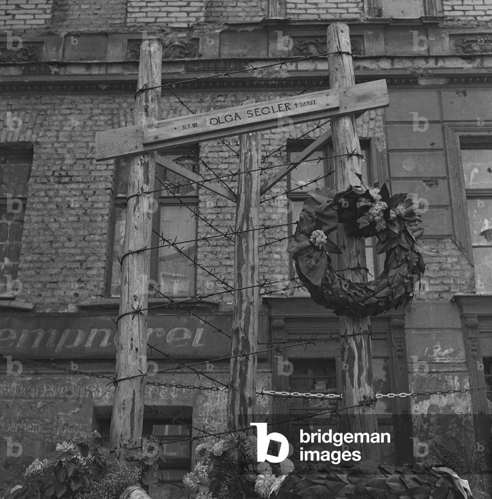 Memorial for a victim of the Berlin Wall, 1964 (b/w photo)