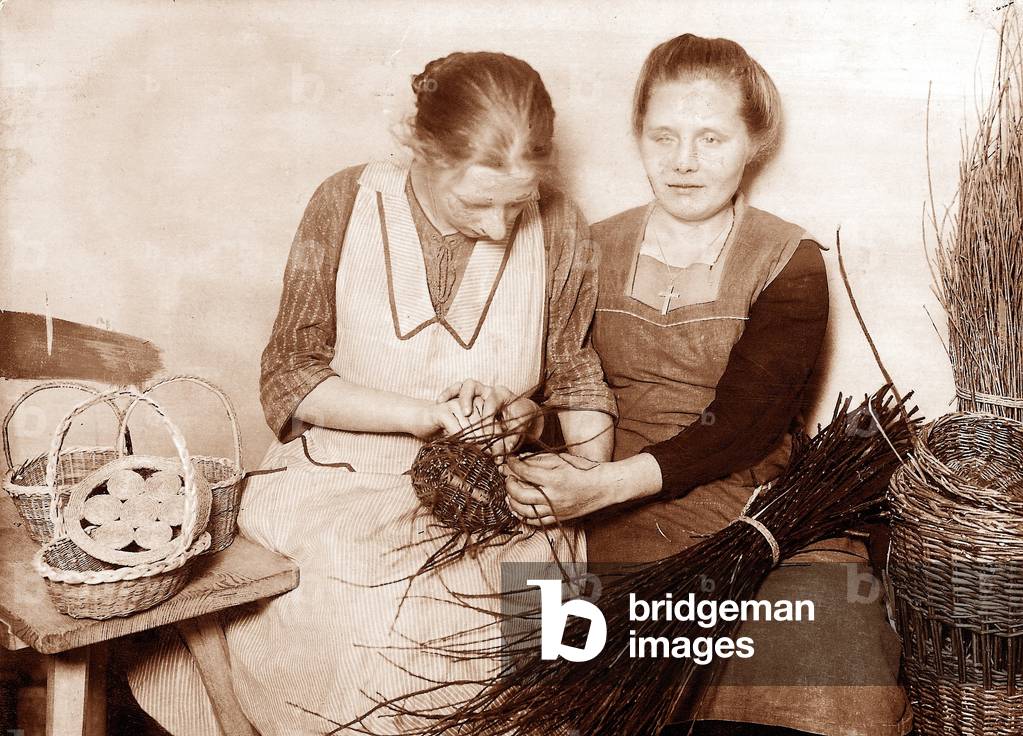 Basket weaving, 1924 (photo)