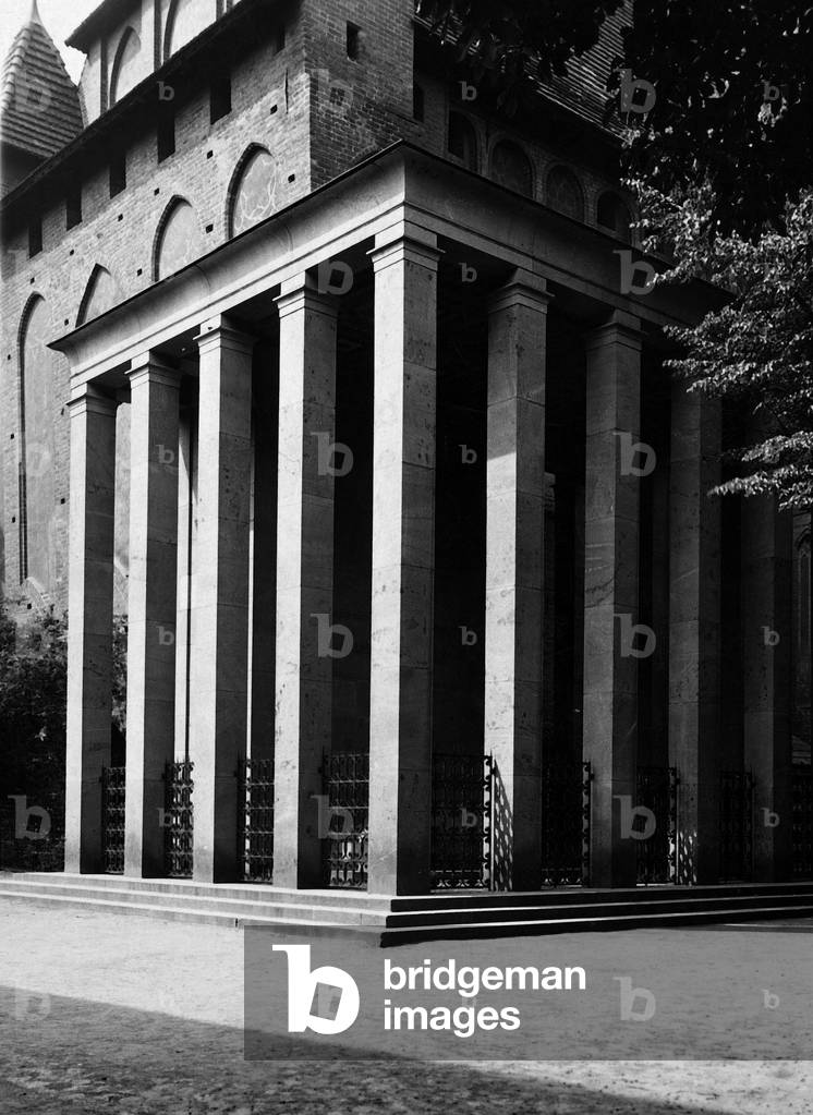 Tomb of Immanuel Kant (b/w photo)