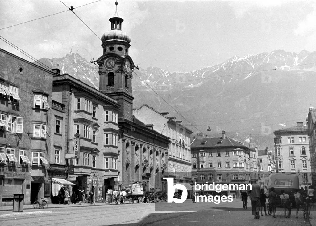 Maria Theresienstrasse in Innsbruck, 1941 (b/w photo)