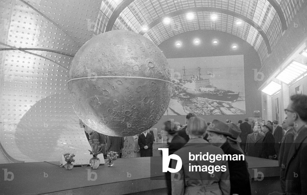 Leipzig at the time of the fair, 1960 (b/w photo)