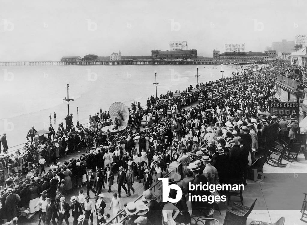Parade at the beach promenade of Atlantic City, 1922 (b/w photo)