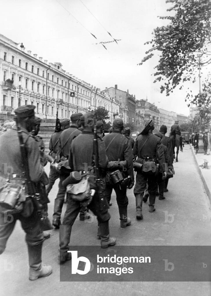 German soldiers pull into Kiev after the encirclement battle, 1941 (b/w photo)