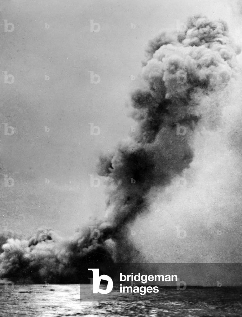 Explosion of HMS Queen Mary, 1916 (b/w photo)