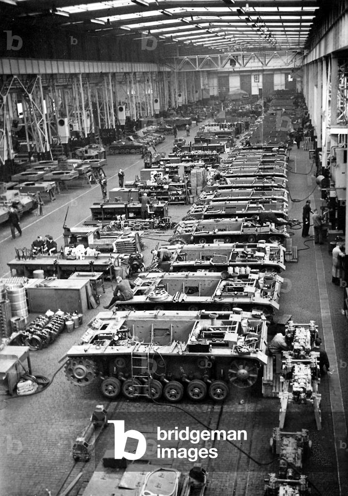 Tank production in Germany (b/w photo)