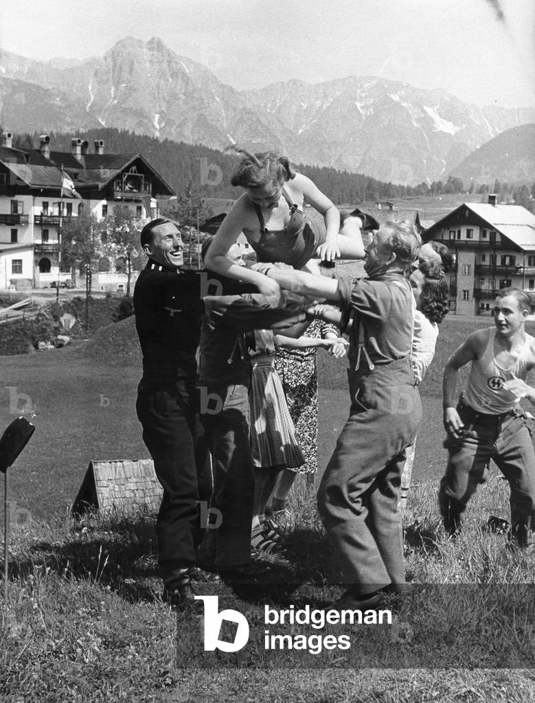 Vacation in the holiday village of tankers and tank crew, 1943 (b/w photo)