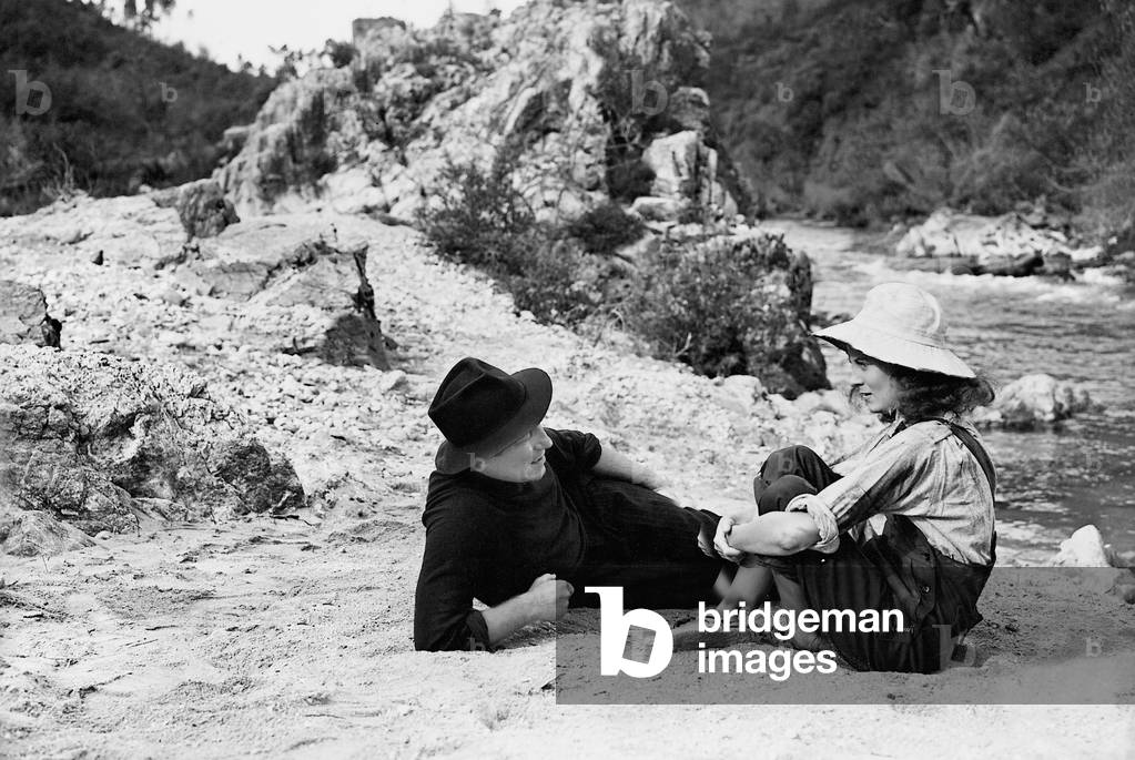 Jean Gabin and Michele Morgan in 'Le Recif de Corail', 1938 (b/w photo)