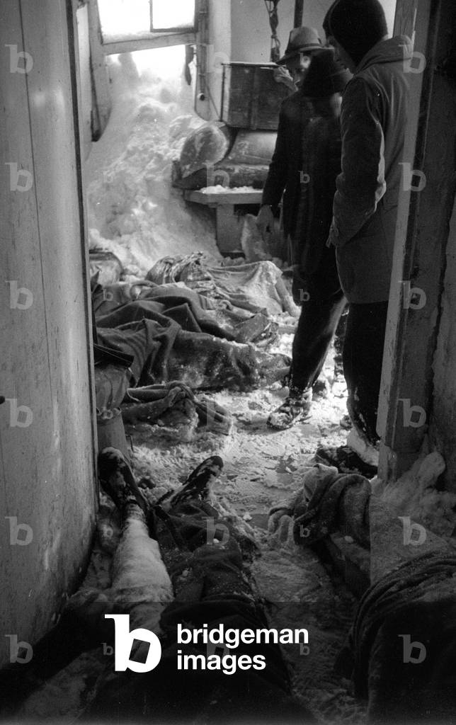 Victims of the avalanche disaster in Vorarlberg, 1954 (b/w photo)