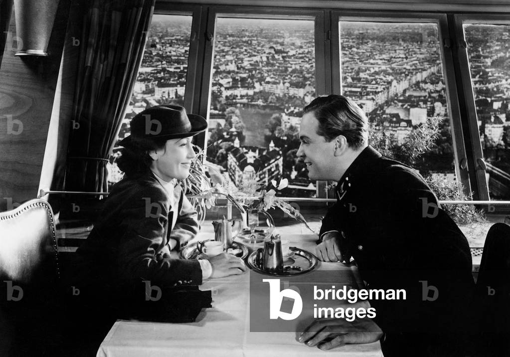 Heli Finkenzeller and Gustav Froehlich in 'Gleisdreieck', 1936 (b/w photo)
