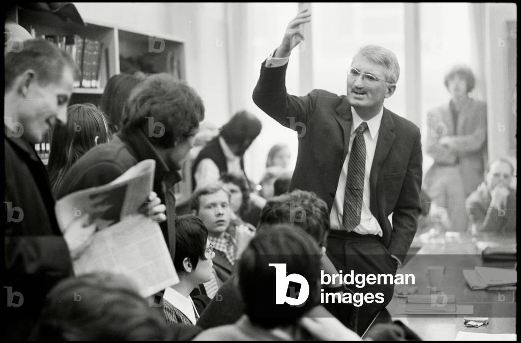 Jürgen Habermas at the philosophical faculty of Frankfurt University (b/w photo)