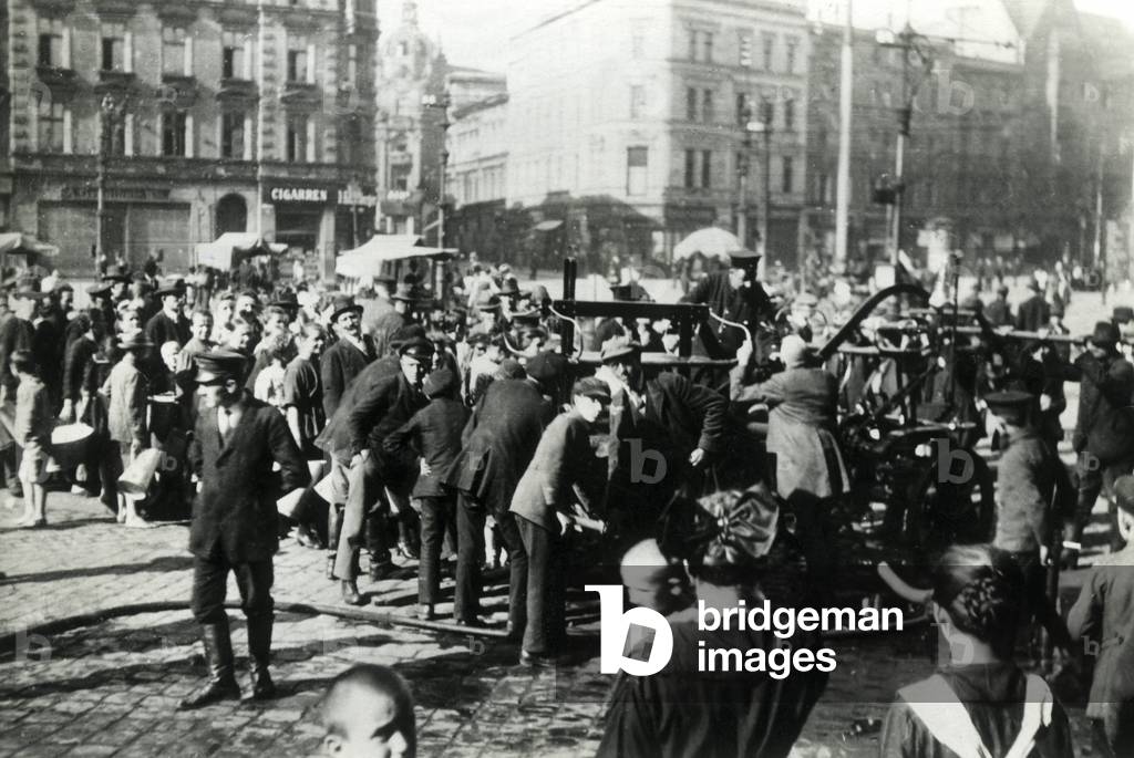 Distribution of water by firefighting pumps in Katowice, around the 1920s