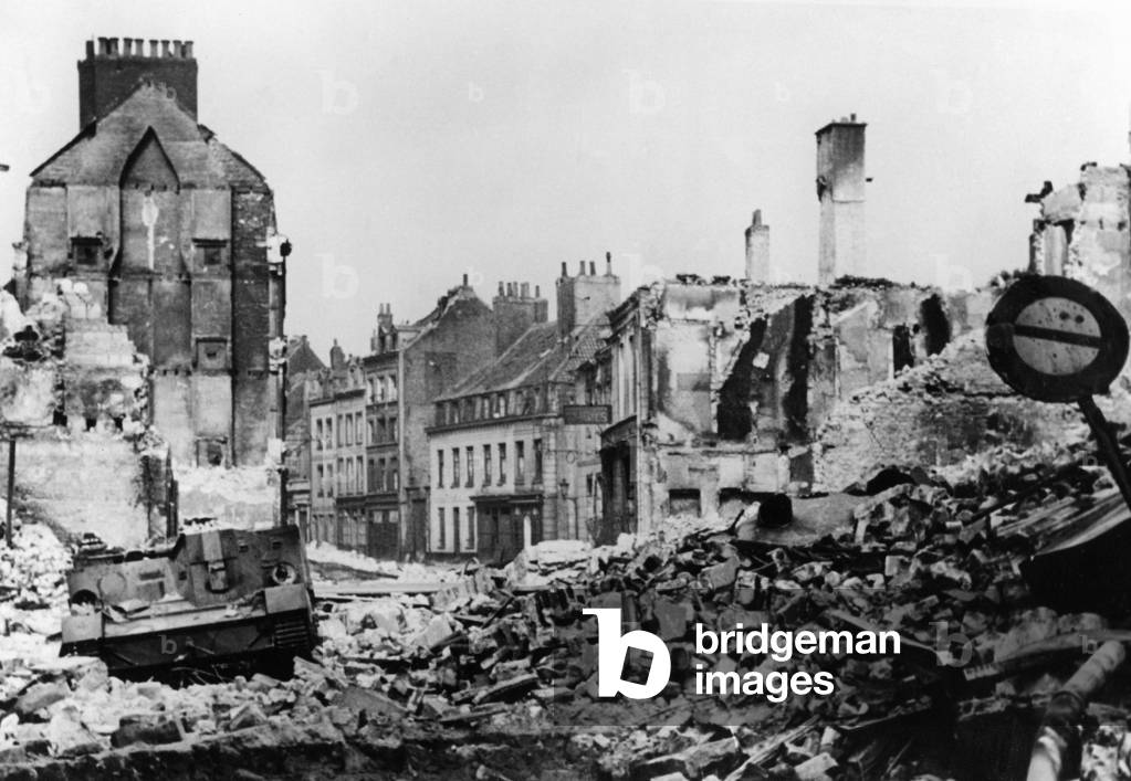 Ruins of a city in Franconia, 1940 (b/w photo)