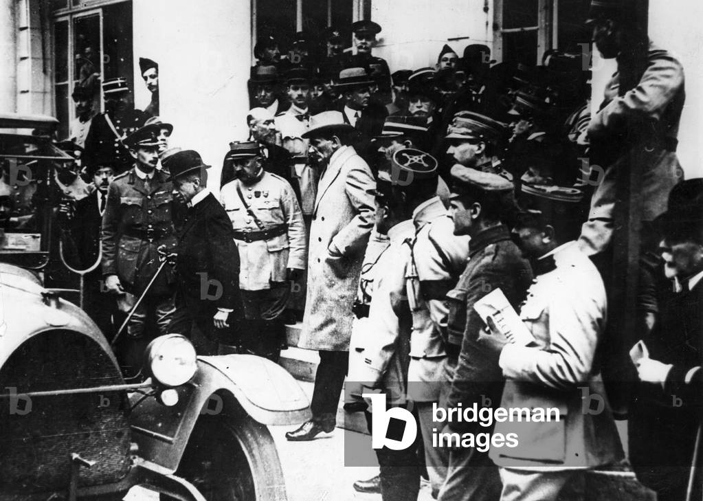 German delegation after the signing of the Peace Treaty of Versailles, 1919 (b/w photo)