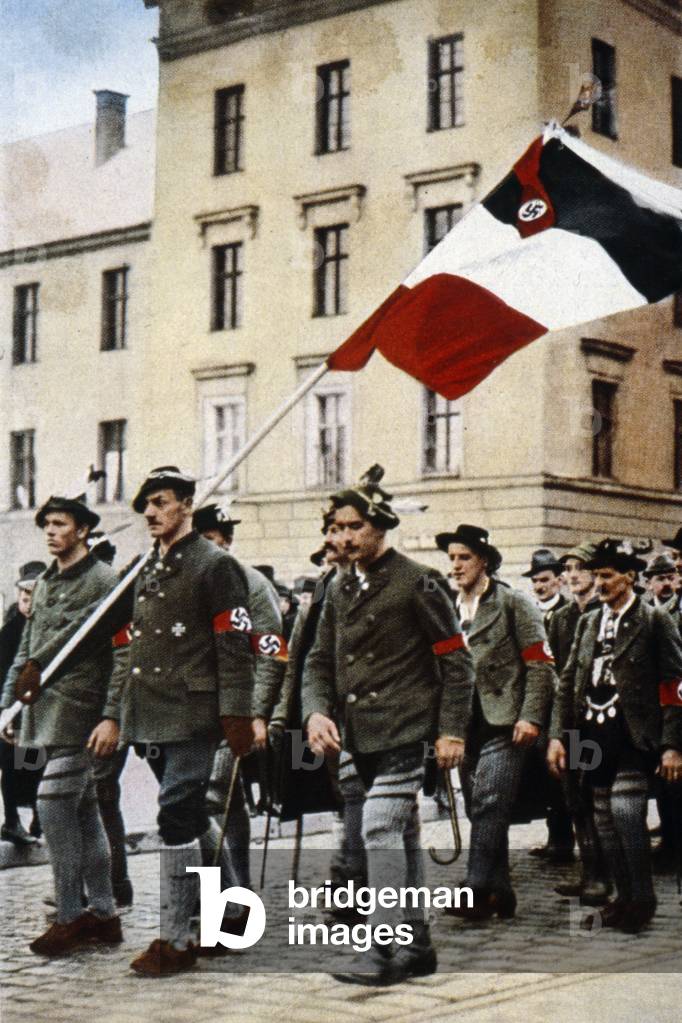 Oberlandler at the consecration of the flag in Munich, 1923 (photo)