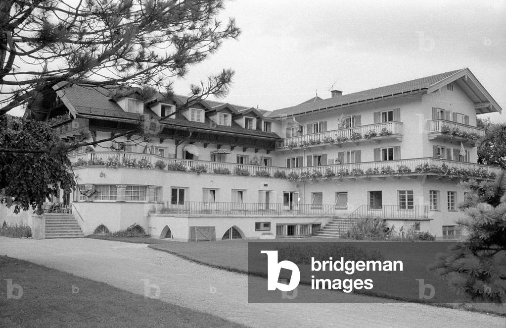 The Ringberg Clinic of Dr. med. Issels in Rottach-Egern, 1960 (b/w photo)