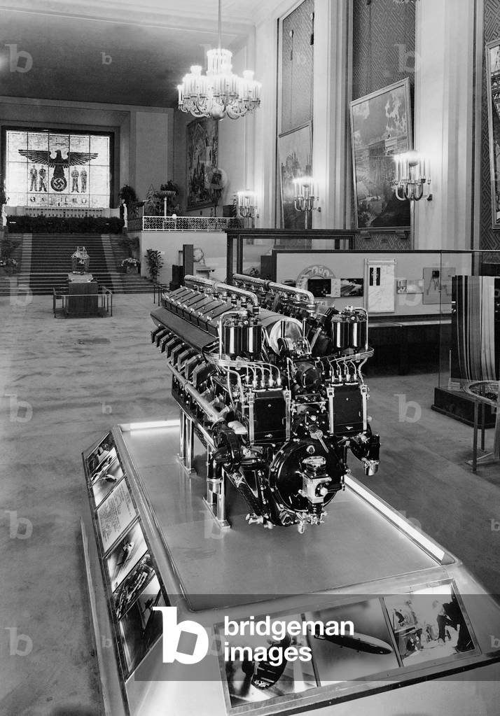 Zeppelin engine in the German Pavilion, 1937 (b/w photo)