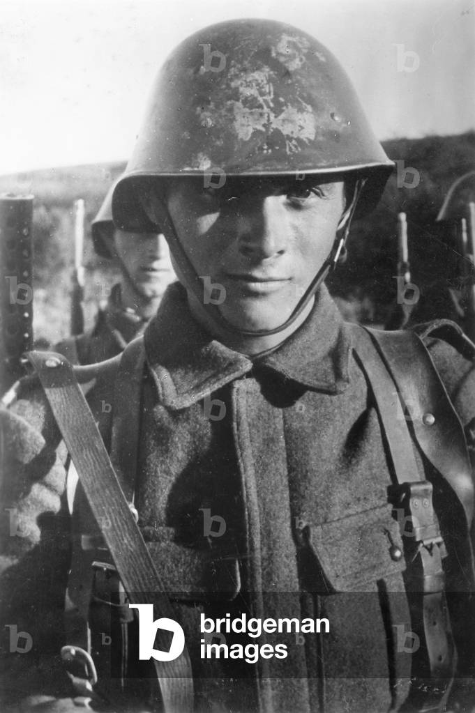 Romanian soldier on the Eastern Front, 1942 (b/w photo)