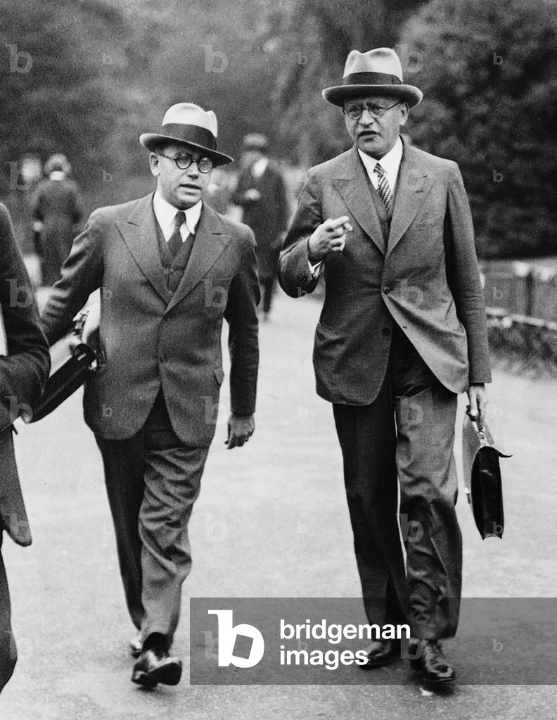 Karl Blessing und Robert Ulrich in London, 1934 (b/w photo)