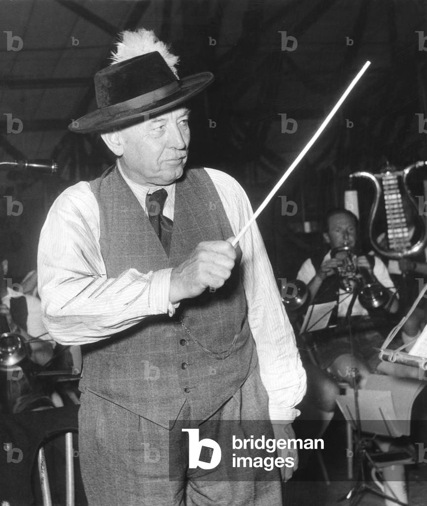 Mayor Thomas Wimmer at the Oktoberfest, 1953 (b/w photo)