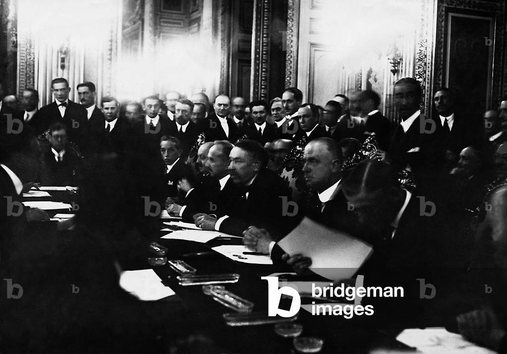 Eric Drummond, Briand, Vittorio Scialoja, Quinones de Leon and de Mello Franco, 1925 (b/w photo)