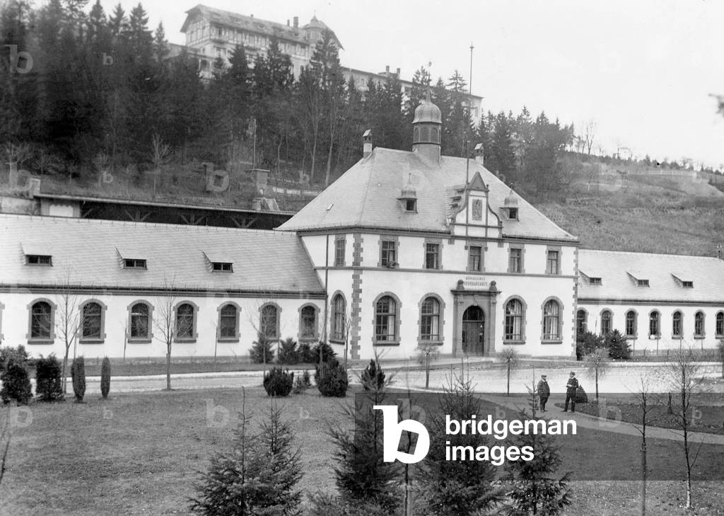 Health clinic Langenschwalbach, 1913 (b/w photo)