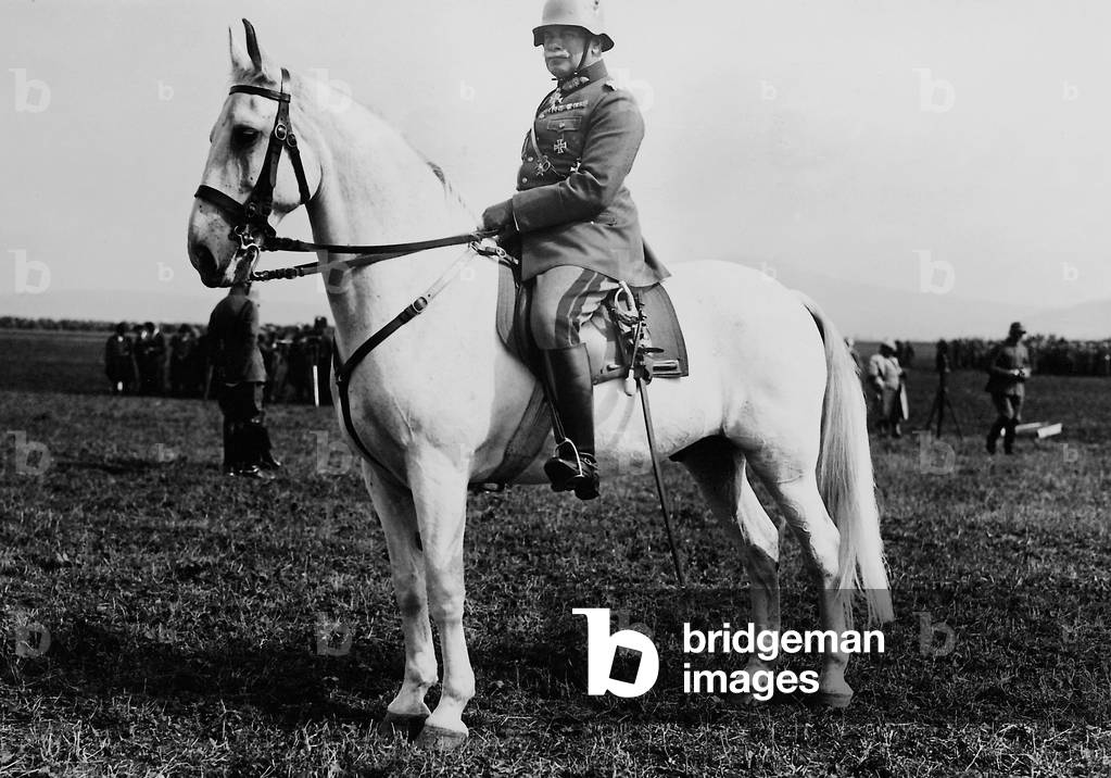 Paul von Hindenburg on horseback, 1930 (b/w photo)