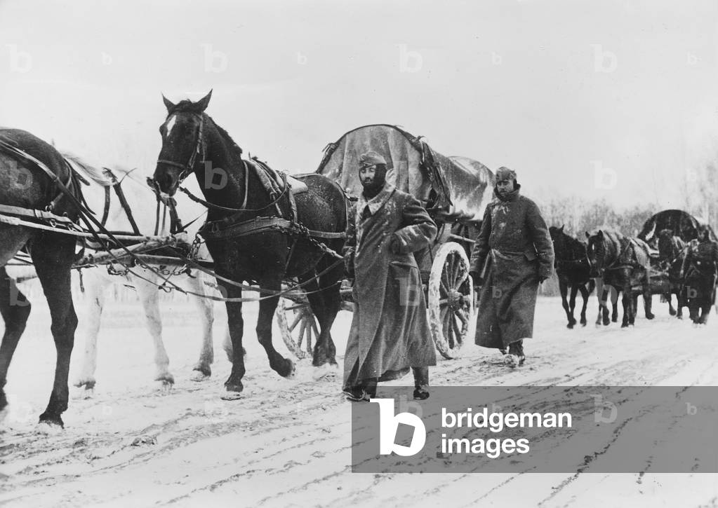 German soldiers with horse wagons on the Eastern Front, 1941 (b/w photo)