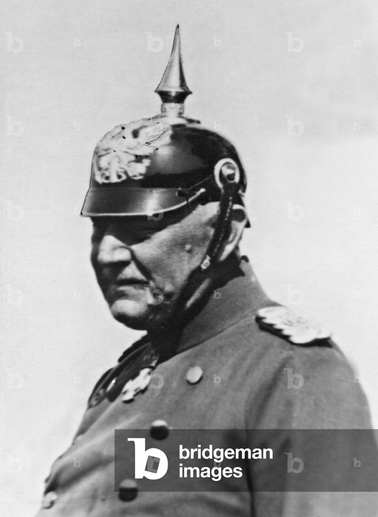 Helmuth von Moltke, 1914 (b/w photo)