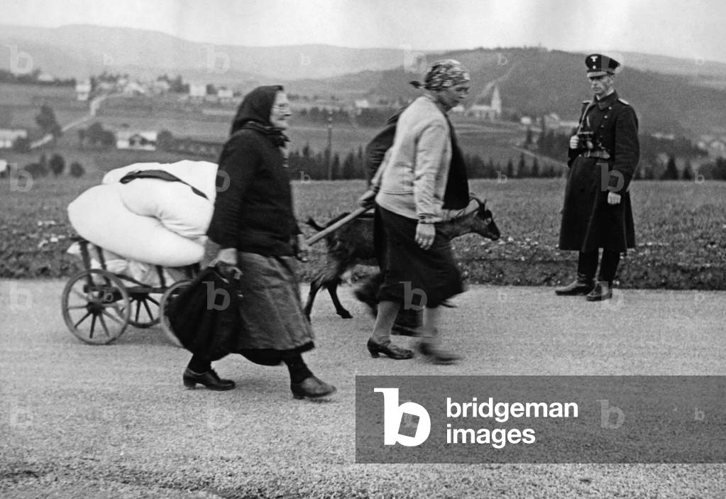 Sudeten German refugees from Schwaderbach, 1938