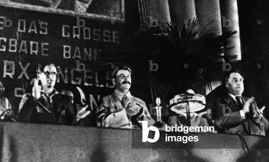 Comintern, 1935 (b/w photo)