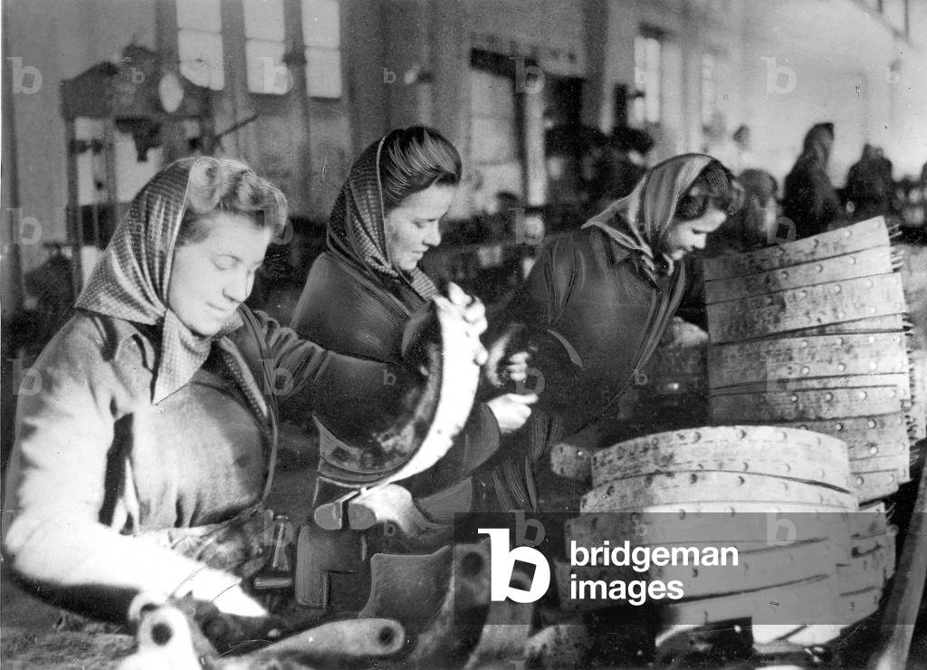 Laborers (Eastern female workers) in a repair station for motor vehicles in 1945 (b/w photo)