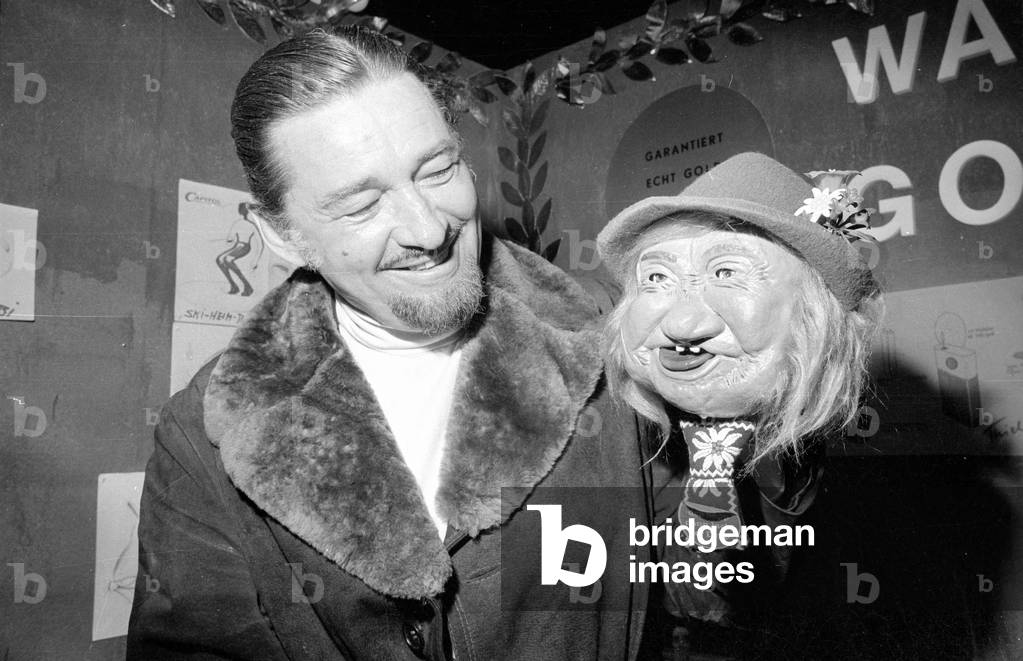 Erfinder- und Neuheiten-Ausstellung (Inventor and Novelty Exhibition) in Nuremberg, 1974 (b/w photo)