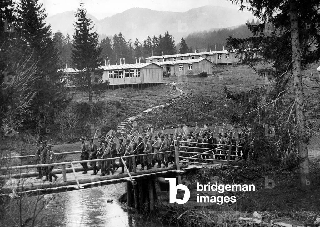 A labor camp of the Reich Labor Service (b/w photo)