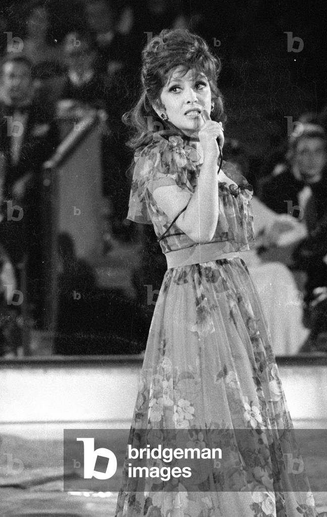 Gina Lollobrigida in the show 