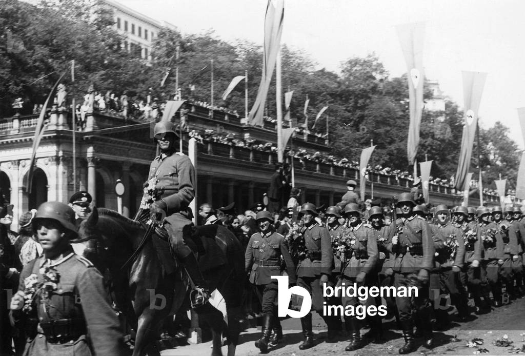Return of the German troops from the French campaign, 1940 (b/w photo)