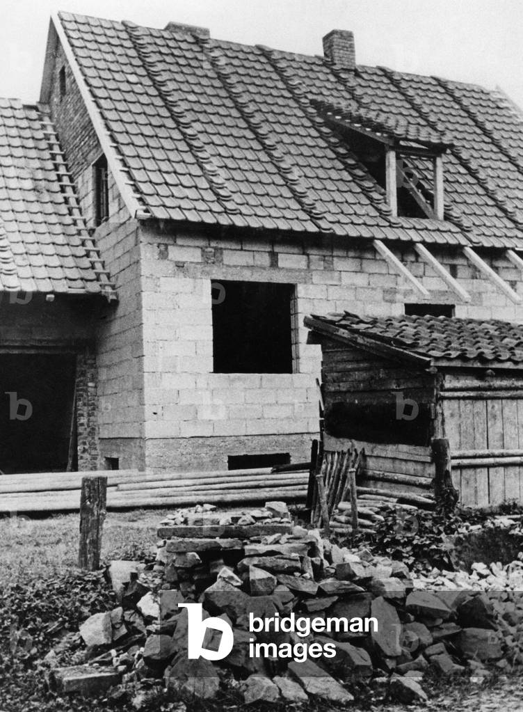 Construction of a family house, 1951 (b/w photo)