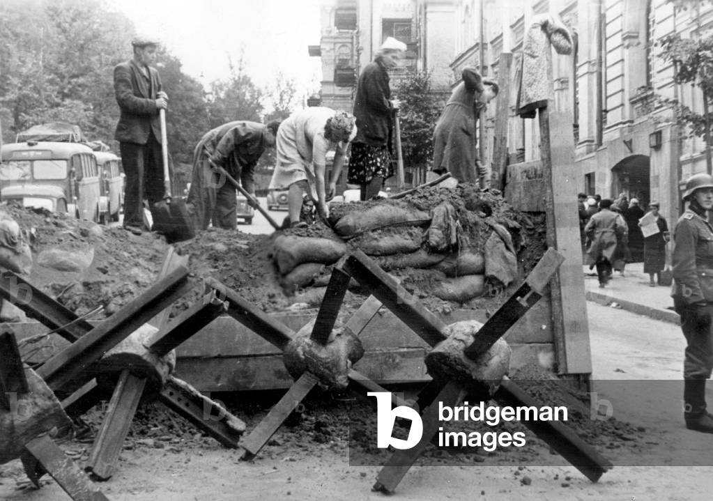 Removal of roadblocks in Kiev, 1941 (b/w photo)