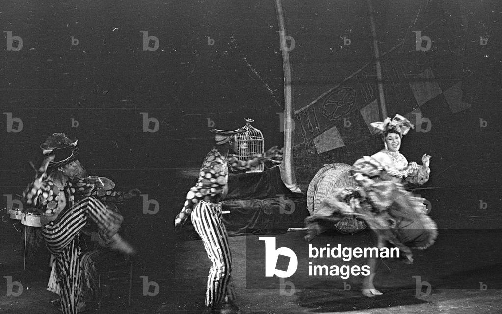 Performance of Katherine Dunham in Munich, 1954 (b/w photo)