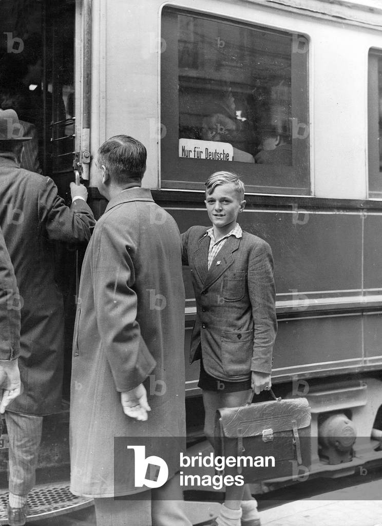 Passengers on the station in Poznan, 1941 (b/w photo)