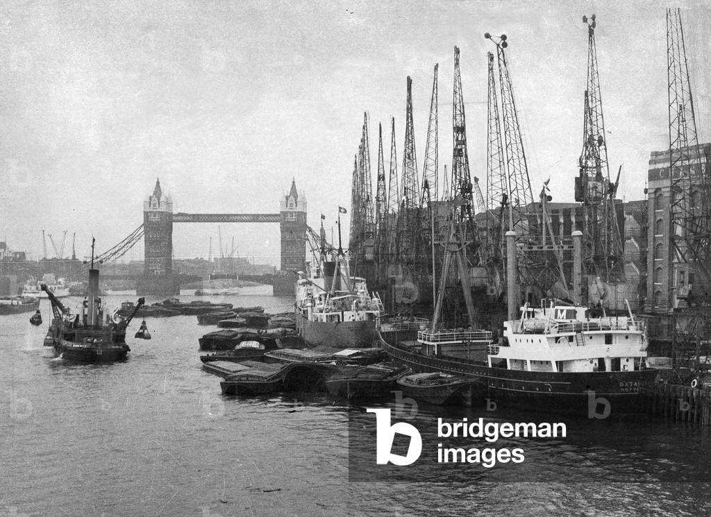 London harbor (b/w photo)