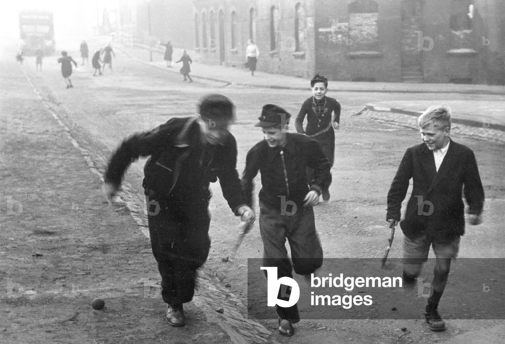 Playing children in the Ruhr region, 1953 (b/w photo)