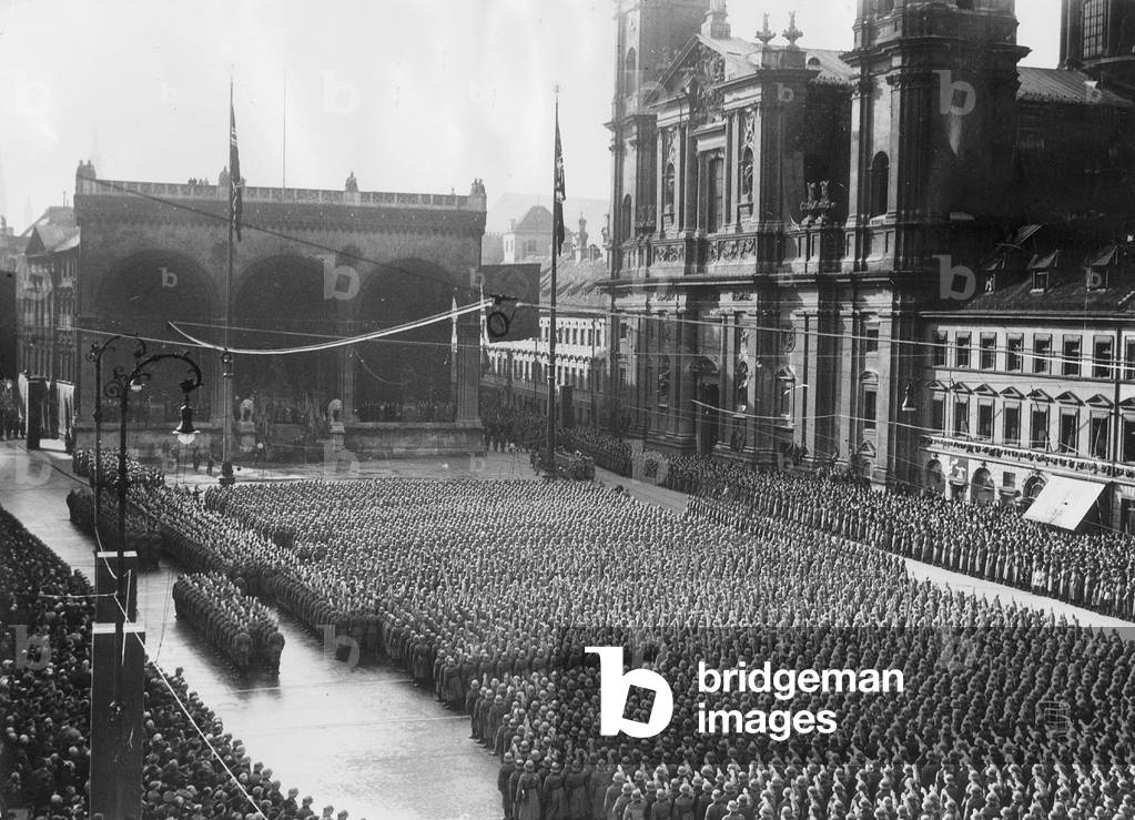 Swearing in of armed forces recruits on Odeonsplatz in Munich, 1935 (b/w photo)
