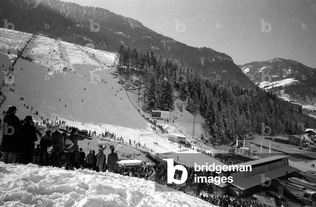 View of one of the ski slopes of the Alpine World Ski Championships in Val Gardena, 1970 (b/w photo)