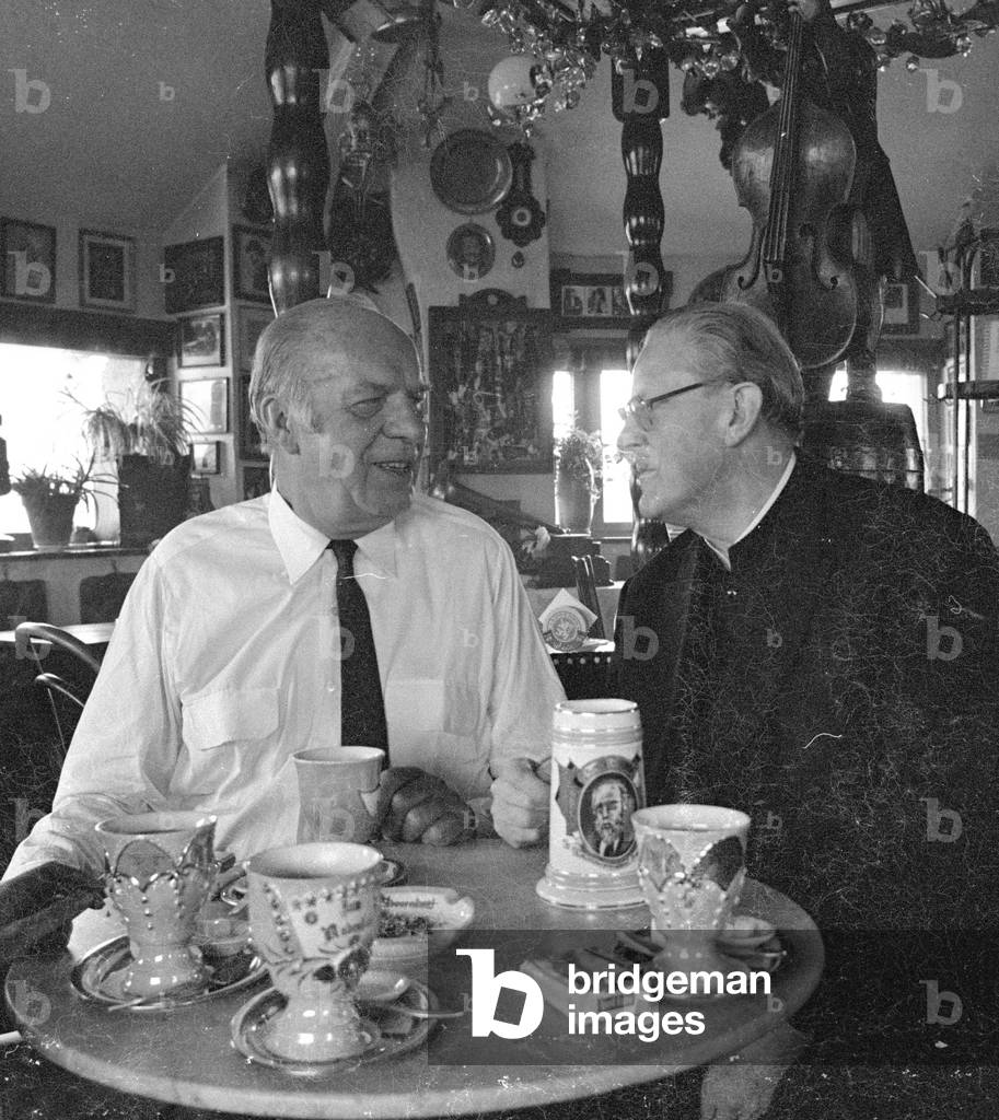 Beppo Brehm in the Valentin Stube in Munich, 1971 (b/w photo)