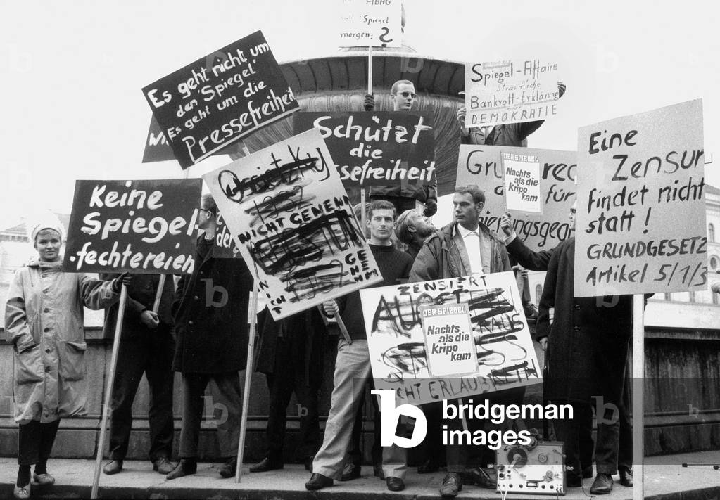 Students demonstrate in Munich on the occasion of the Spiegel affair. They carry banners with inscriptions like (English translation) 