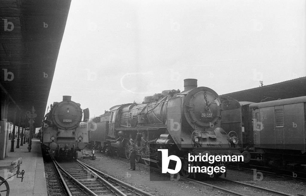 Interzonal train at Gutenfuerst station, 1954 (b/w photo)