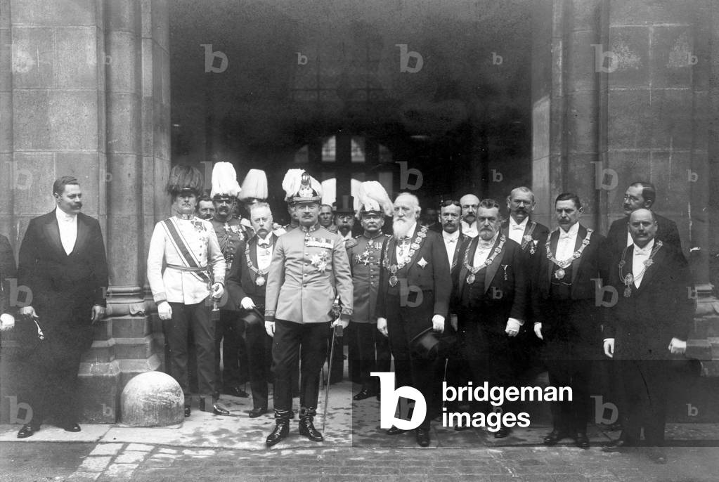 The Saxon King Friedrich August III, on the way to a hunting trip, at Vienna City Hall, 1910 (b/w photo)