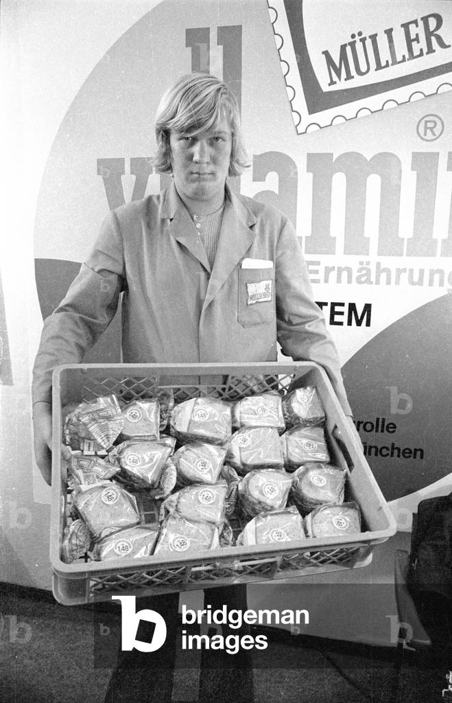 Villamin slimming bread, 1974 (b/w photo)